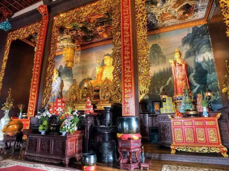 Khu vực chính điện