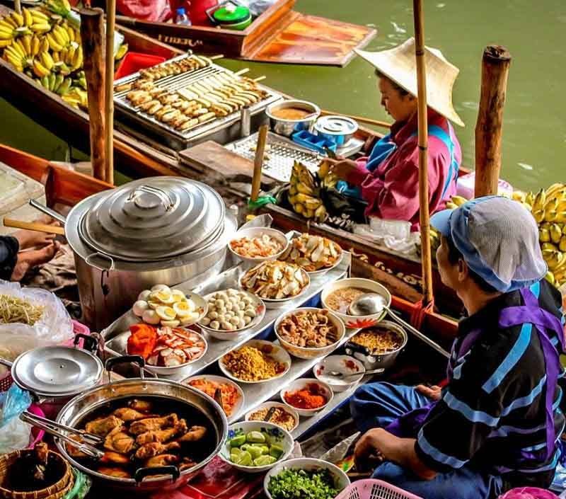 Ăn sập chợ nổi tại Pattaya