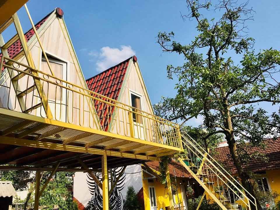 Những ngôi nhà đầy màu sắc tại Bơ House Homestay 