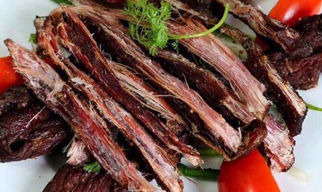 Đặc sản thịt trâu gác bếp tại Mộc Châu 