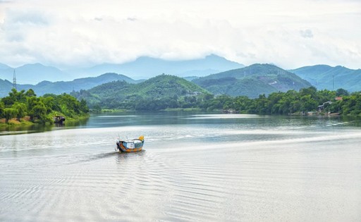 Núi Ngự Bình Huế
