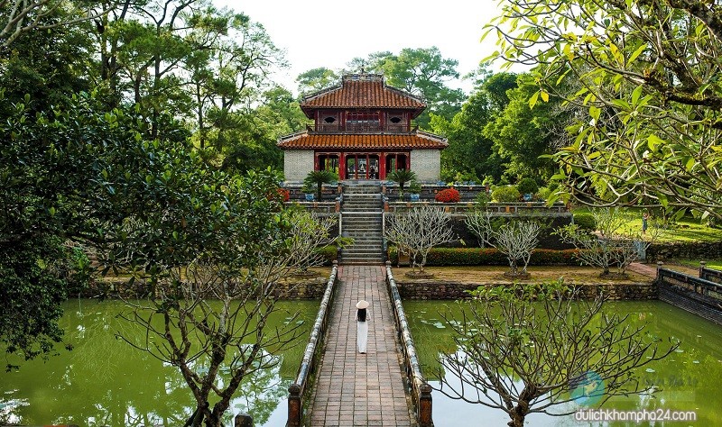 Lăng Minh Mạng gần đồi vọng cảnh