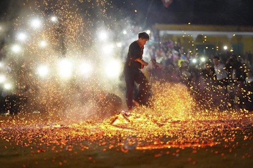 Lễ hội nhảy lửa của người Dao