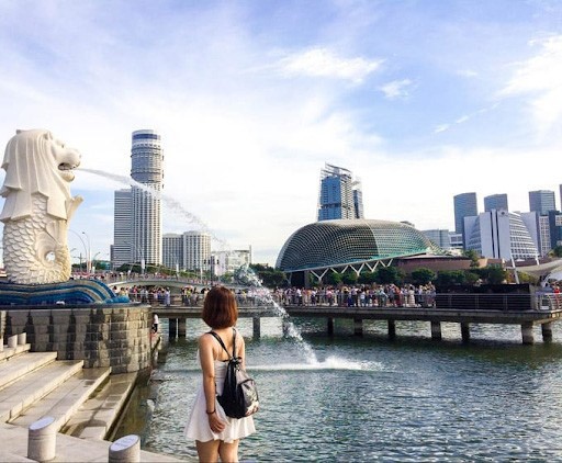 Để trả lời câu hỏi đi du lịch Singapore nên mặc gì, thì trước hết chúng ta cần mặc đồ thoải mái, tự tin nhất có thể
