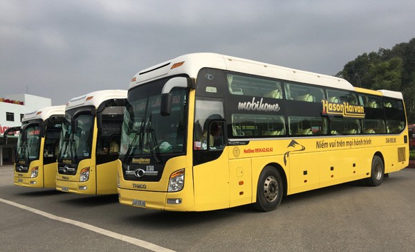 Xe khách di chuyển đến Mộc Châu