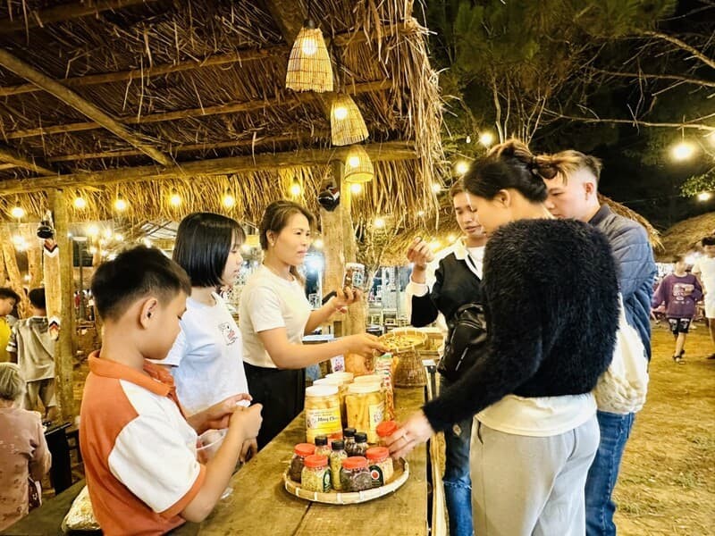 Mua sắm các đặc sản và quà lưu niệm Mua sắm các đặc sản và quà lưu niệm