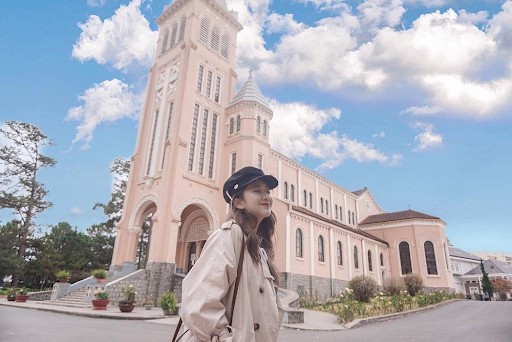 kinh nghiệm du lịch Đà Lạt 4 ngày 3 đêm - check in nhà thờ Con Gà