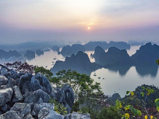 Núi Bài Thơ Hạ Long