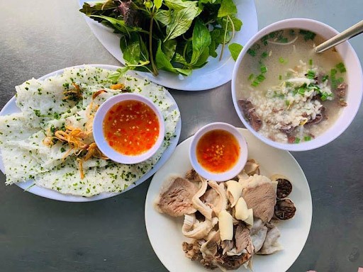 Bánh hỏi cháo lòng, đặc sản nhất định phải thưởng thức khi ghé đến những địa điểm du lịch ở Quy Nhơn Bình Định