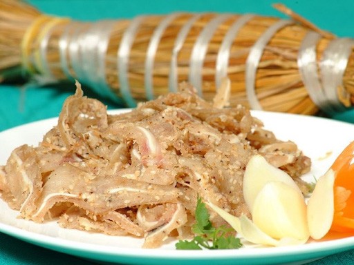Ghé thăm những địa điểm du lịch ở Quy Nhơn Bình Định phải nếm thử chả tré rơm