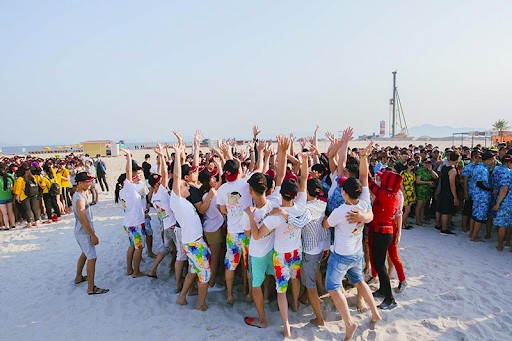 Team building tại biển Bãi Cháy