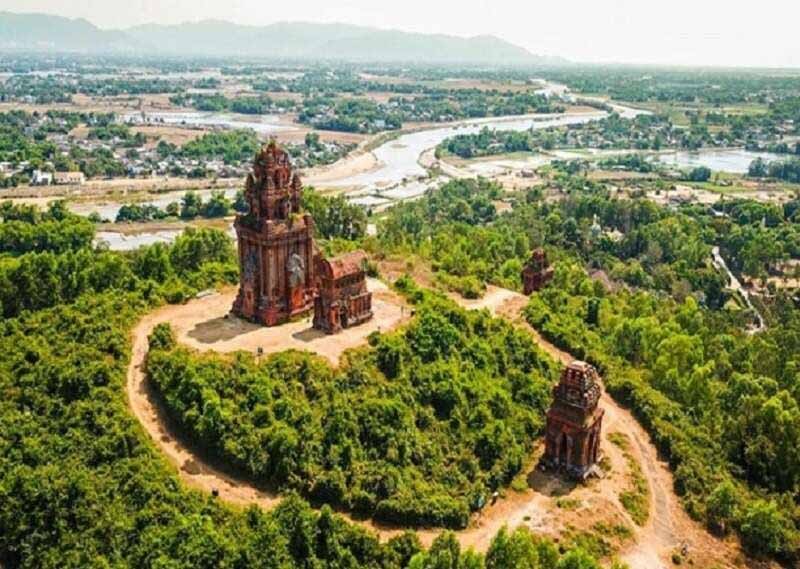 Tháp bánh ít Tháp cổng