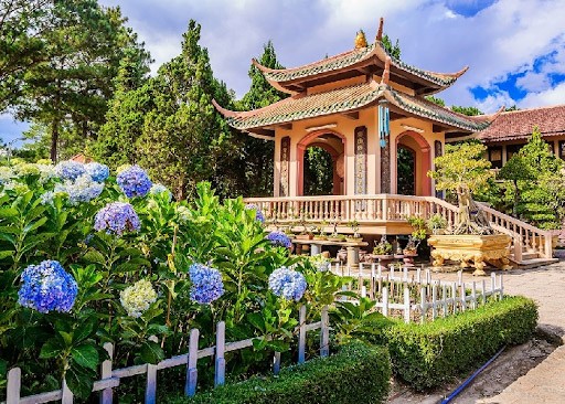du lịch Đà Lạt 2 ngày 1 đêm - thiền viện Trúc Lâm