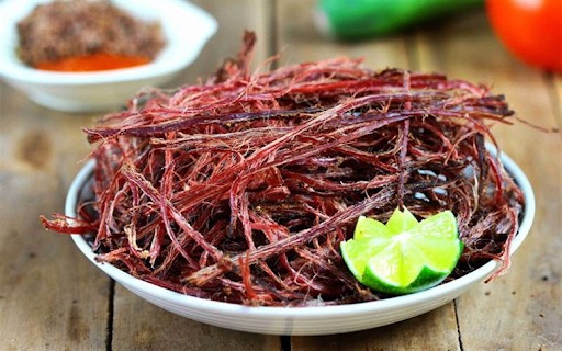 Du lịch Hà Giang tháng 11 - thịt trâu gác bếp