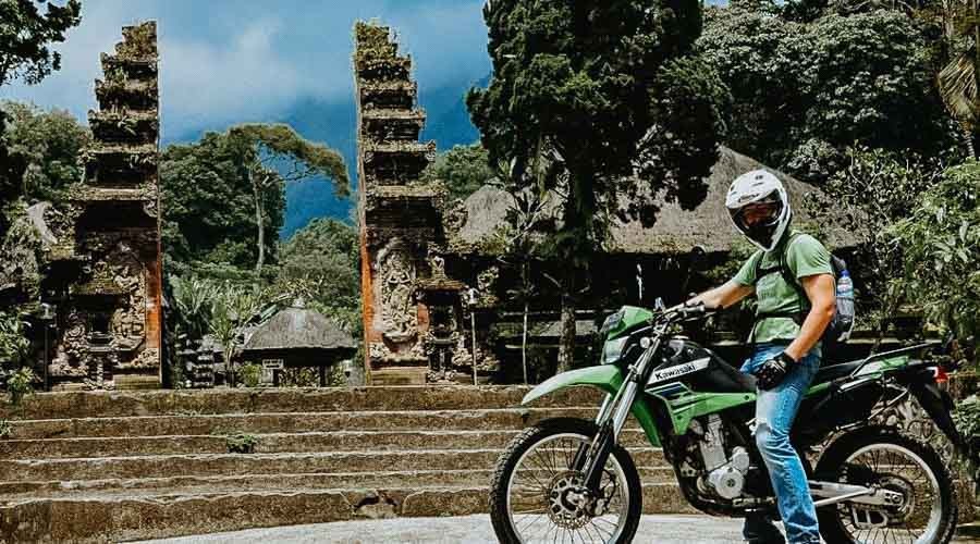 Khi thuê xe máy ở Bali, bạn phải xuất trình giấy phép lái xe quốc tế hợp lệ