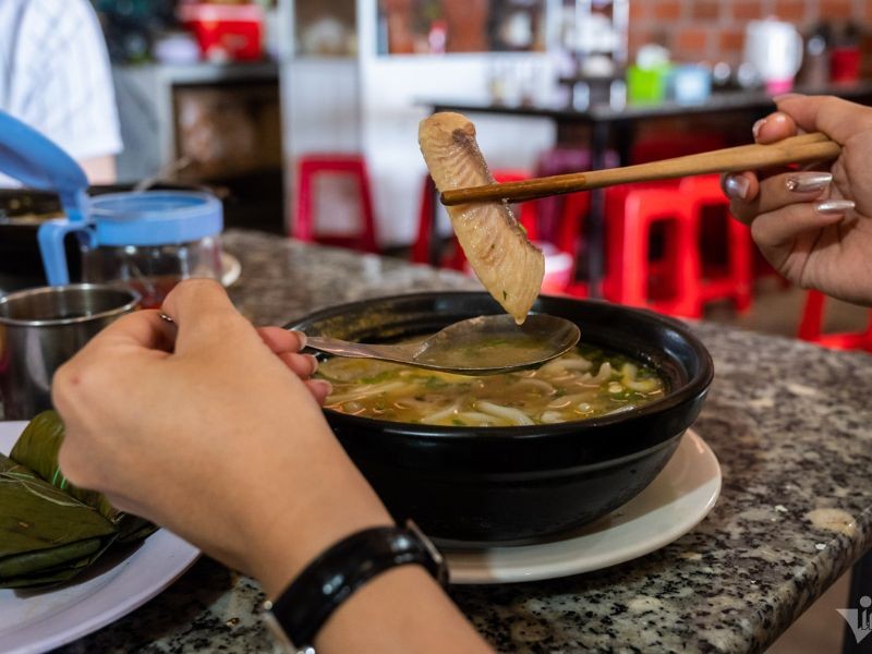 Thưởng thức bánh canh cá lóc Măng Đen