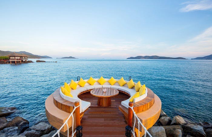 Ngắm hoàng hôn tại Wave Bar