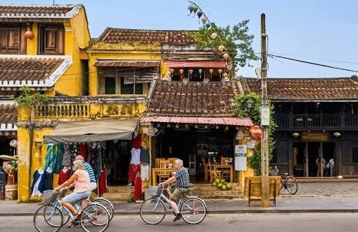 Di chuyển tại phố cổ Hội An bằng xe đạp