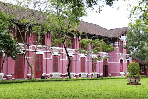 truong-quoc-hoc-hue