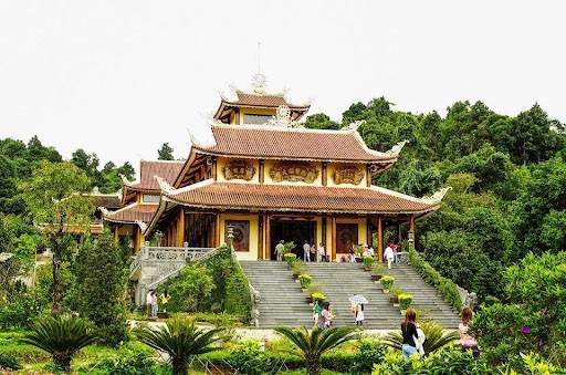Du lịch Thiền Viện Trúc Lâm Huế từ xa